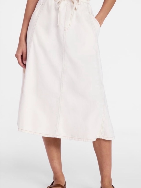Time and Tru Dresses & Skirts - Time and Tru Cream A-Line Drawstring Skirt